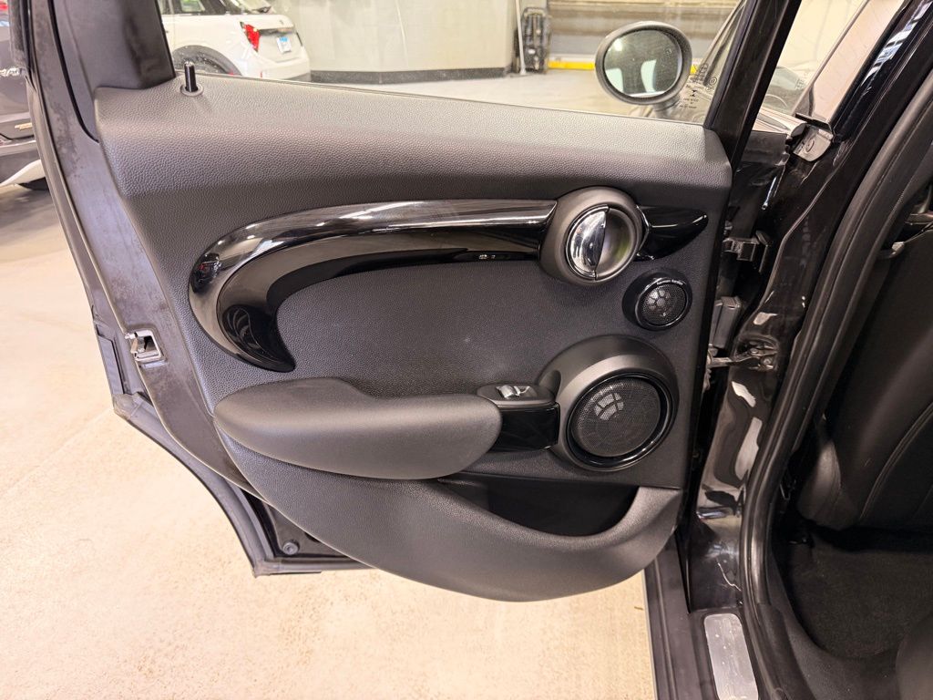 Thumbnail: 2019 MINI Cooper - 17