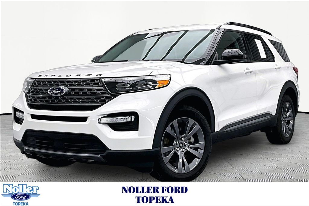 Star White Metallic Tri-Coat 2024 Ford Explorer SUV / Crossover All-Wheel Drive Automatic