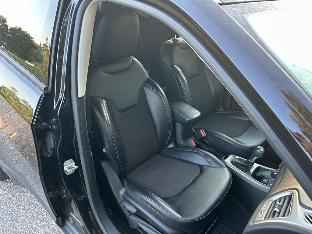 Thumbnail: 2020 Jeep Compass - 15