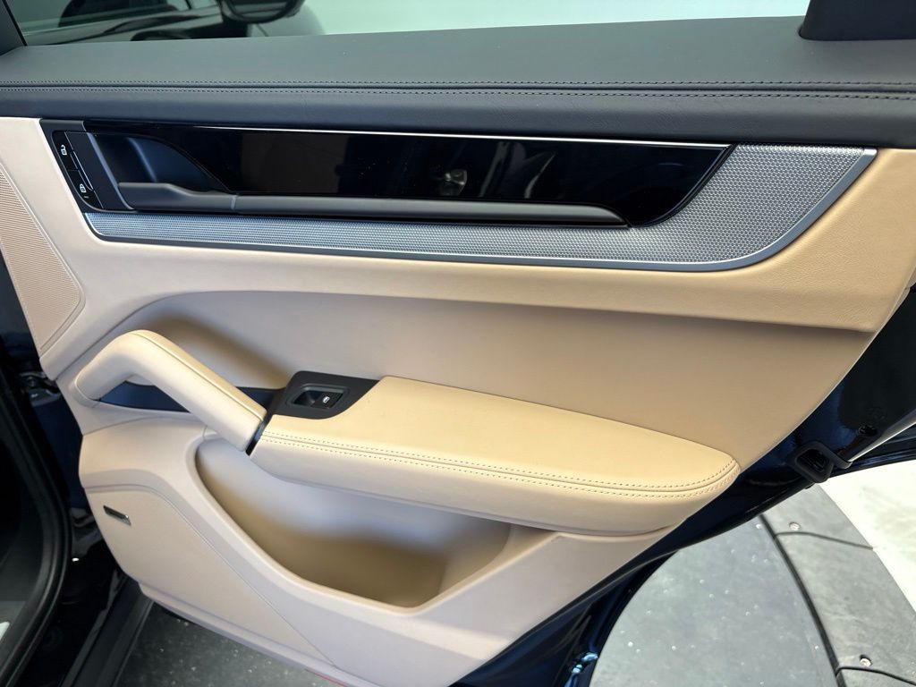Thumbnail: 2026 Porsche Cayenne - 25