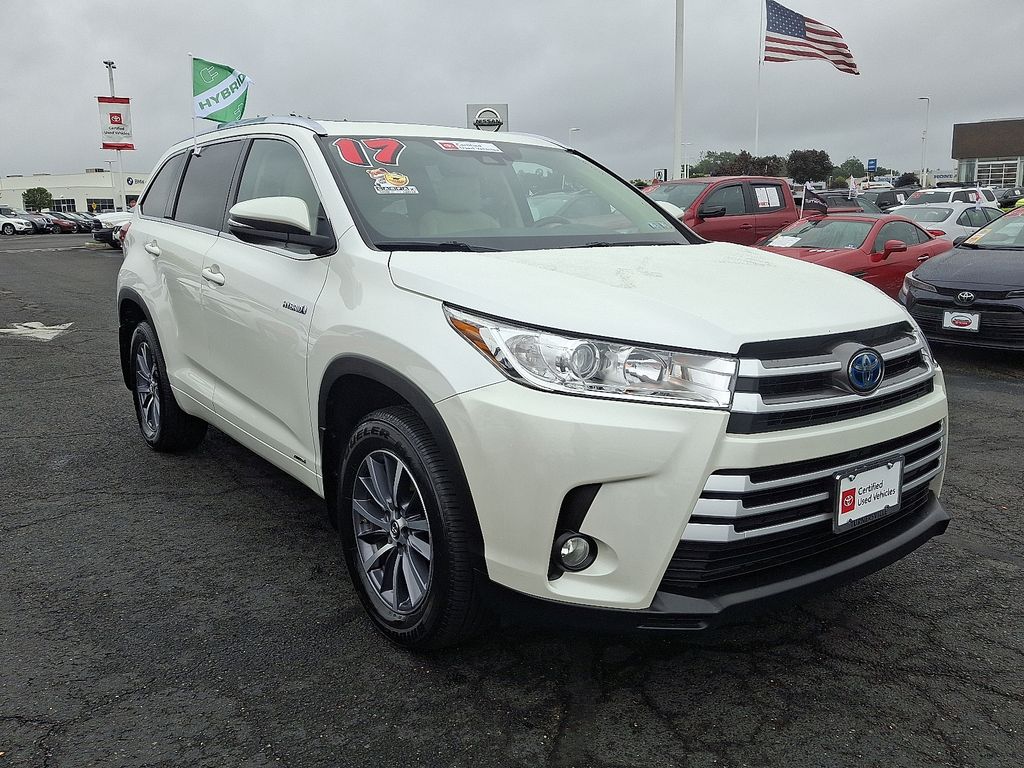 Thumbnail: 2017 Toyota Highlander - 3