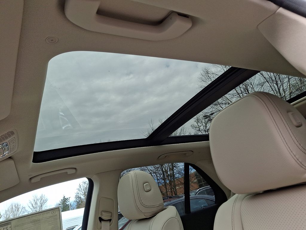 Thumbnail: 2026 Mercedes-Benz GLE - 10