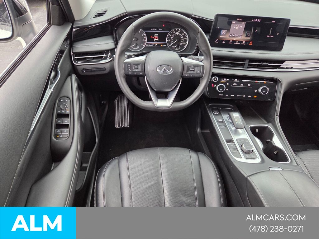 Used 2024 White INFINITI PURE image 7