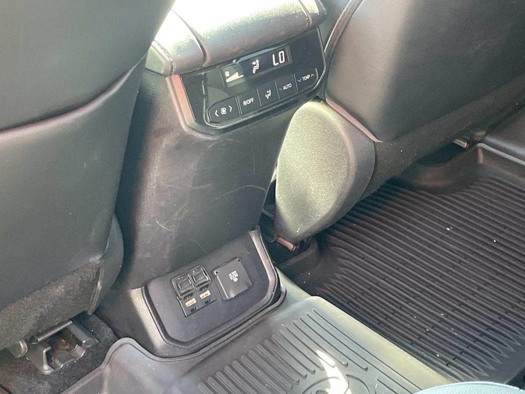 Used 2021 Toyota Highlander SUV