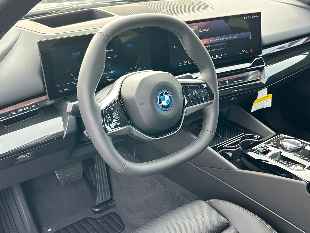 2025 BMW i5 xDrive40 14