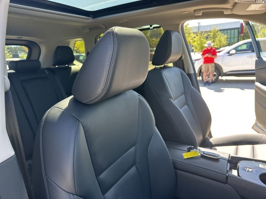 2025 Gun Metallic Nissan Rogue SL FWD SUV