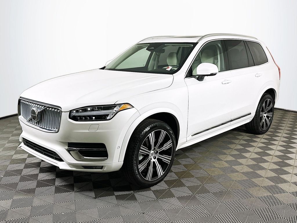 2025 Volvo XC90 B6 Plus Bright Theme 7-Passenger AWD