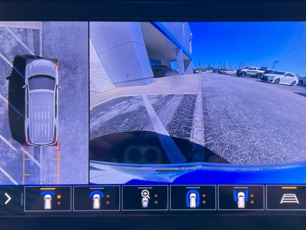 2021 Chevrolet Traverse LT Leather photo