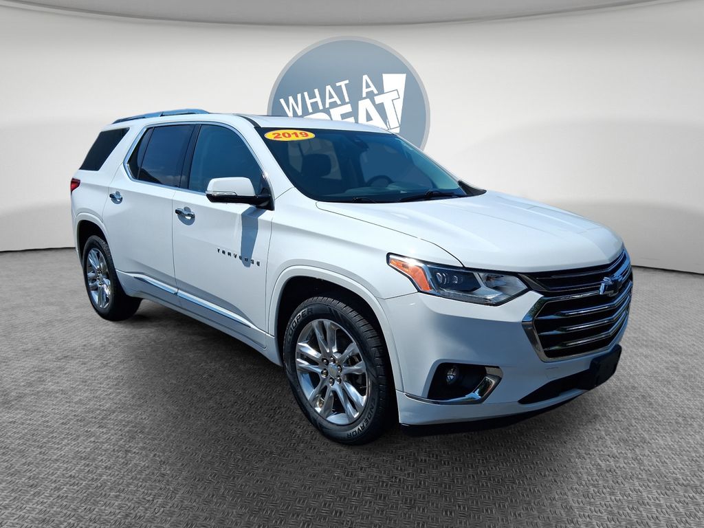 Summit White 2019 Chevrolet Traverse SUV / Crossover Four-Wheel Drive 9-Speed Automatic