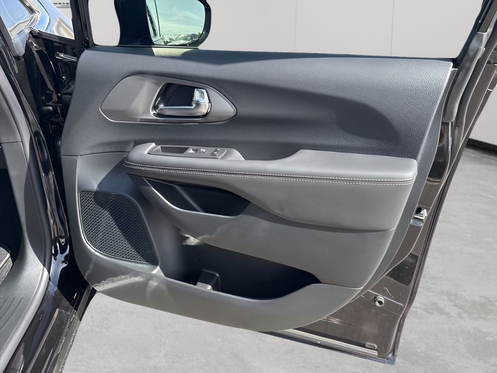 New Car 2025 Chrysler Pacifica  For Sale Under $40,000 In Austin, Texas