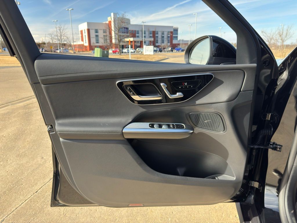 2025 Mercedes-Benz GLC GLC 350e photo