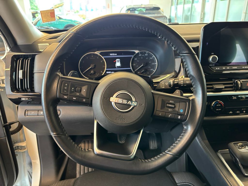 2024 Nissan Pathfinder SV