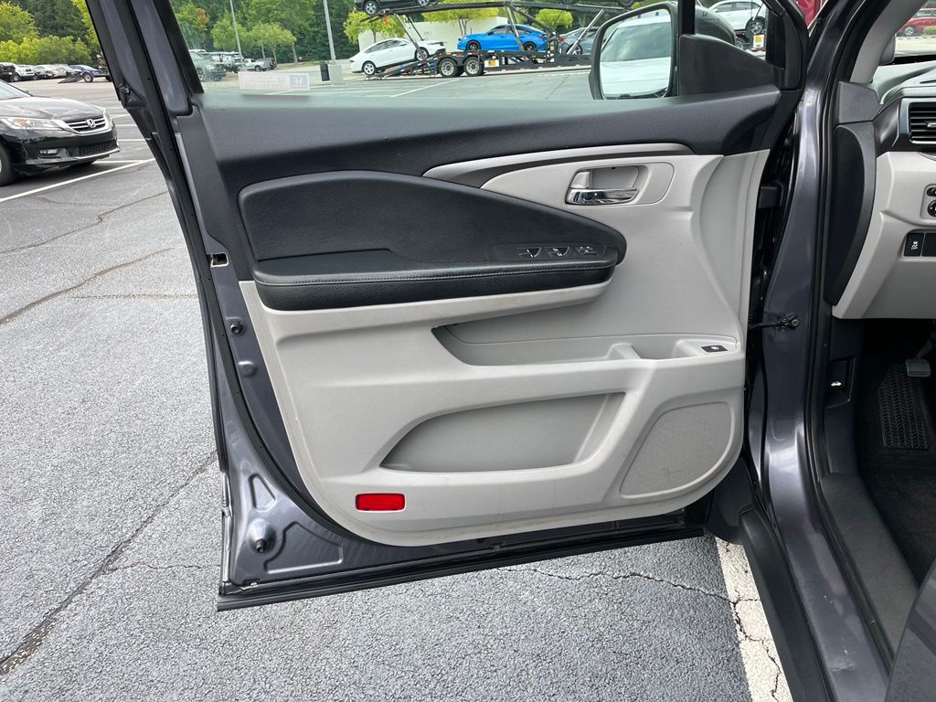 Thumbnail: 2018 Honda Pilot - 23