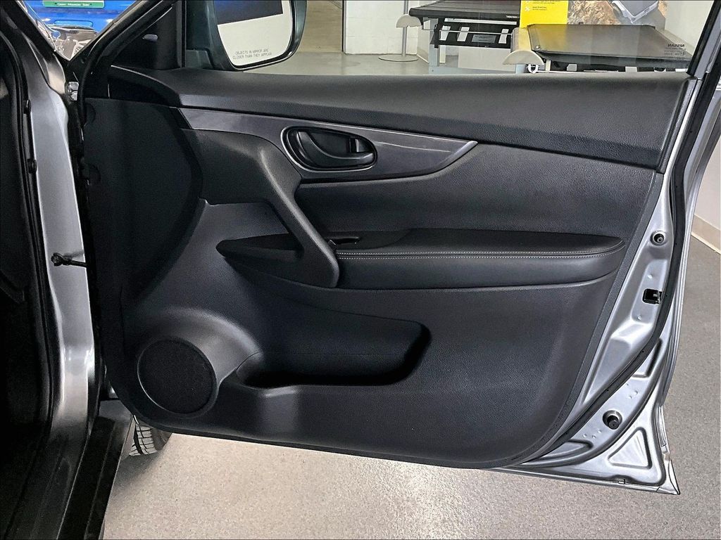 2019 Nissan Rogue — photo 12