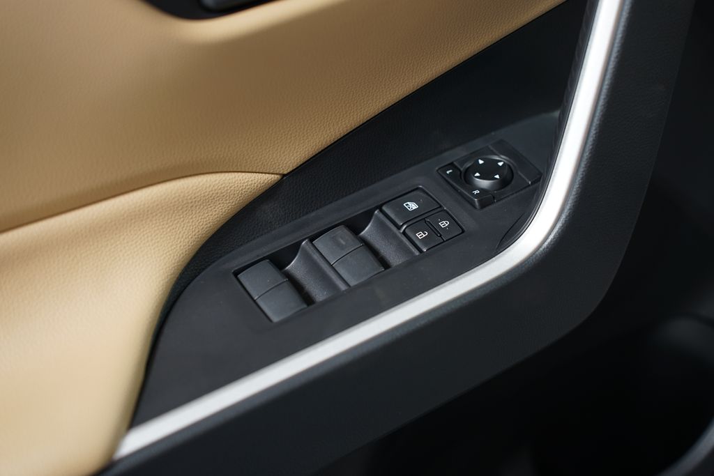 2025 Toyota RAV4 LE 29