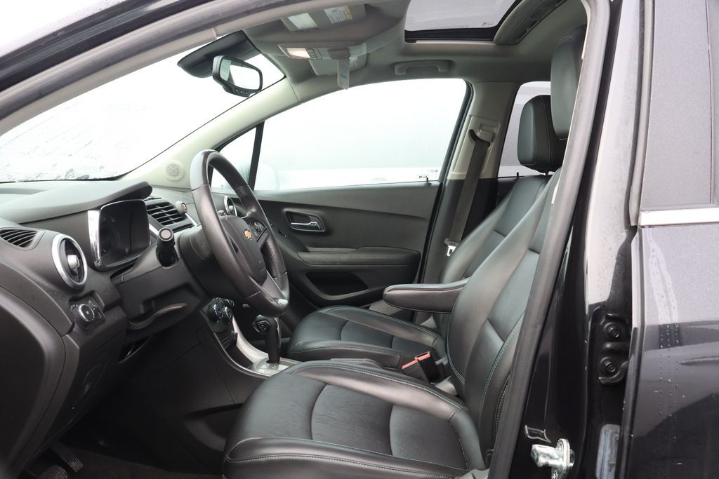 Thumbnail: 2016 Chevrolet Trax - 8