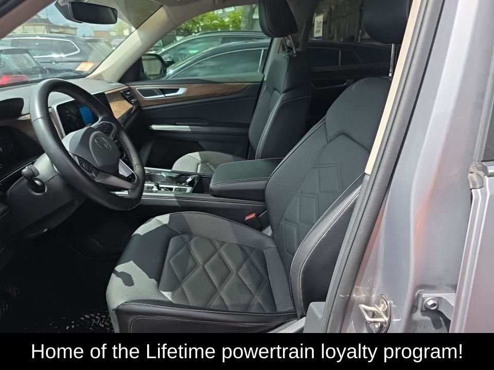 View vehicle photo 4