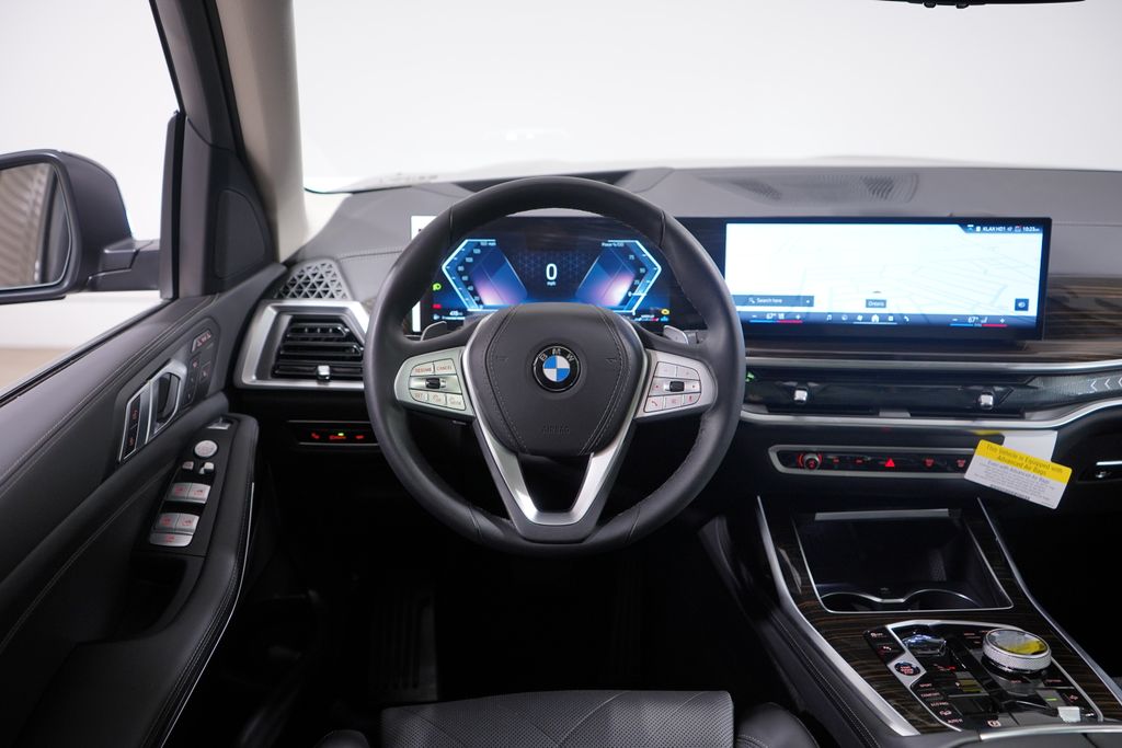 Thumbnail: 2025 BMW X7 - 12