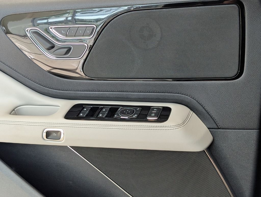 new 2026 Lincoln Aviator car, priced at $61,385