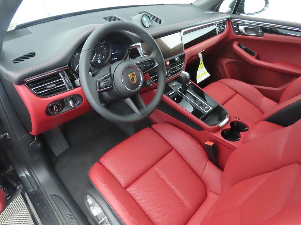 Thumbnail: 2025 Porsche Macan - 4
