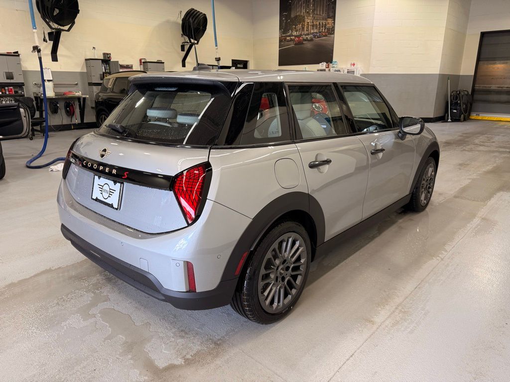 Thumbnail: 2025 MINI Cooper Hardtop - 6