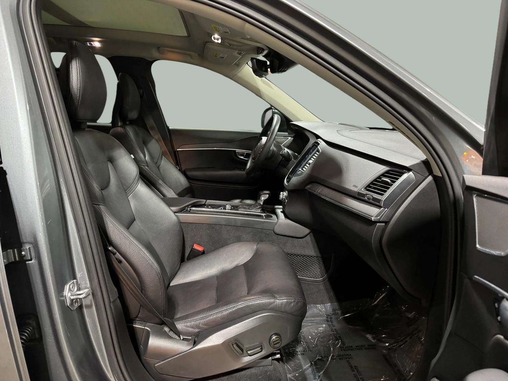 Used 2020 Osmium Gray Metallic Volvo T6 Momentum image 26