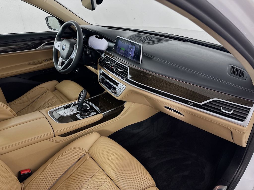 2022 BMW 7 Series 740i 30