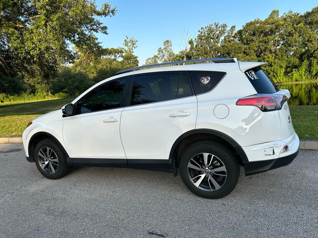 Thumbnail: 2018 Toyota RAV4 - 3