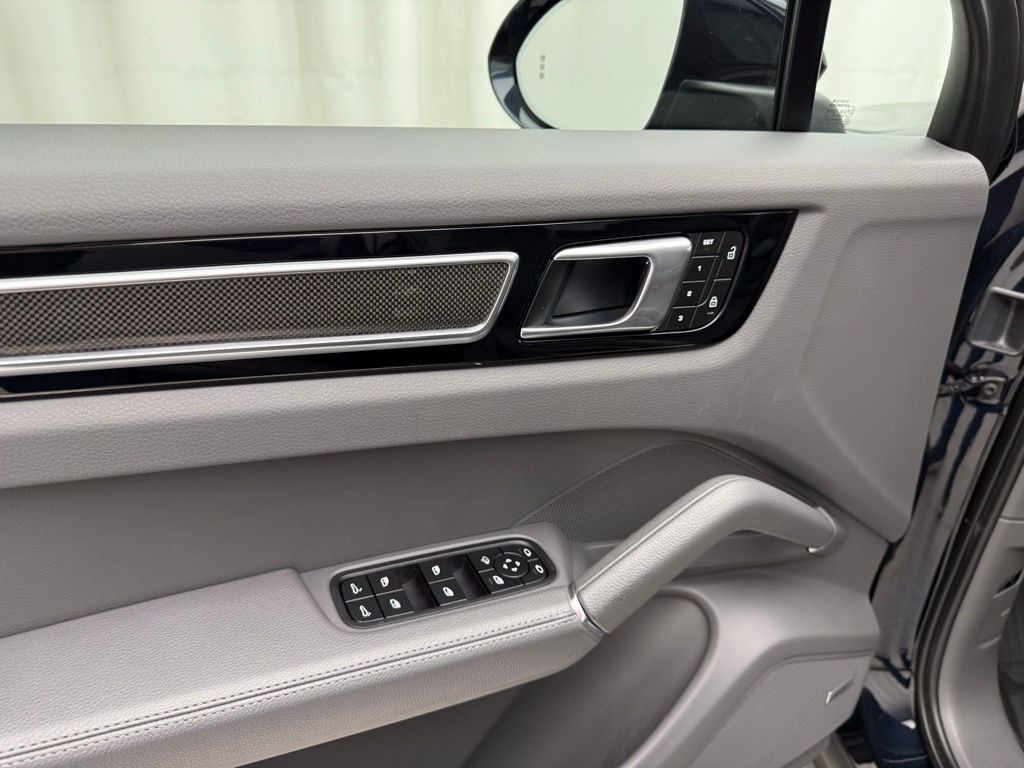 Thumbnail: 2023 Porsche Cayenne - 29