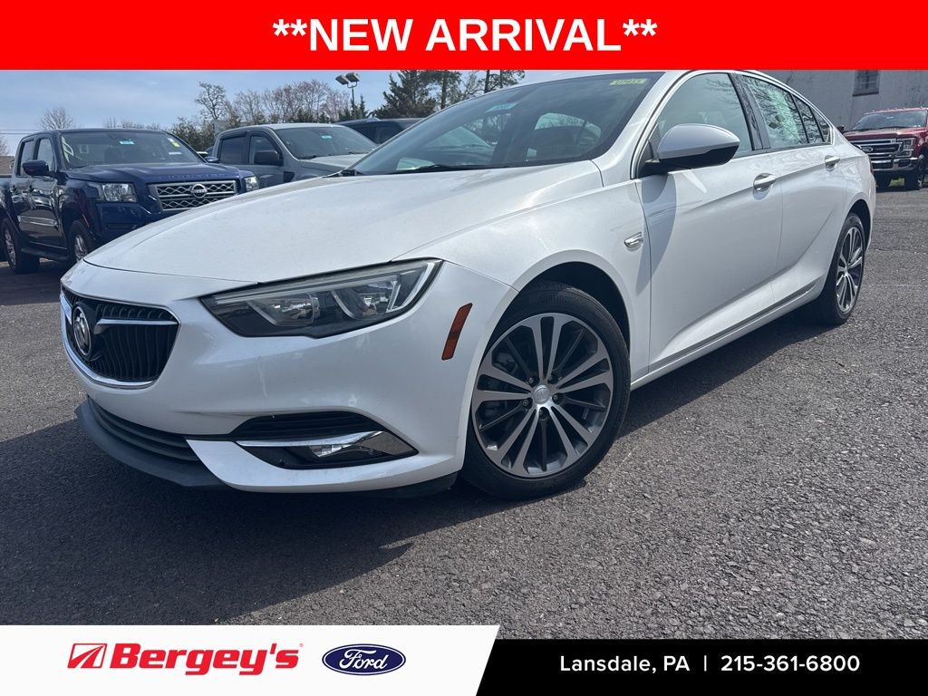 White Frost Tricoat 2018 Buick Regal Sportback Essence FWD Sedan Front-Wheel Drive 9-Speed Automatic