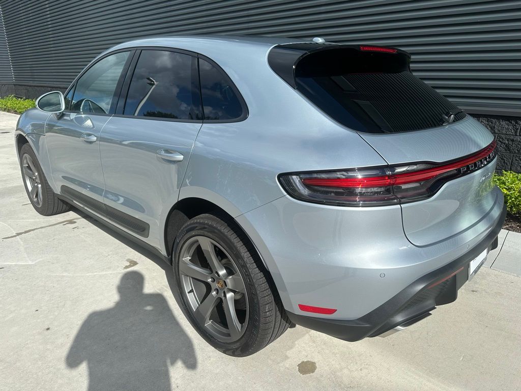 2025 Porsche Macan  3