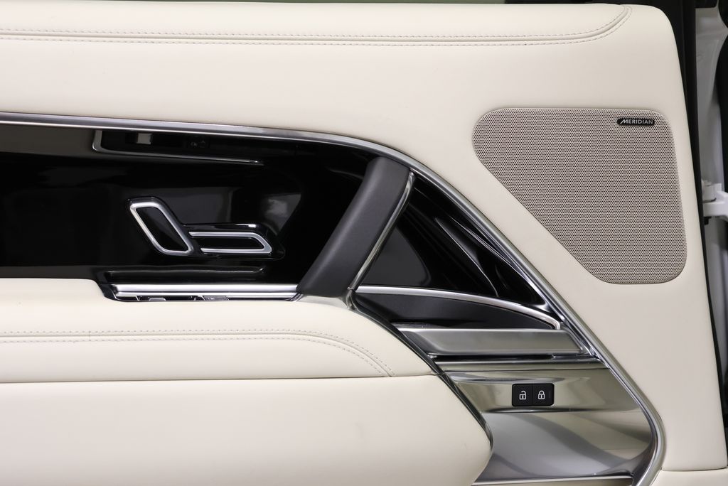 Thumbnail: 2023 Land Rover Range Rover - 32