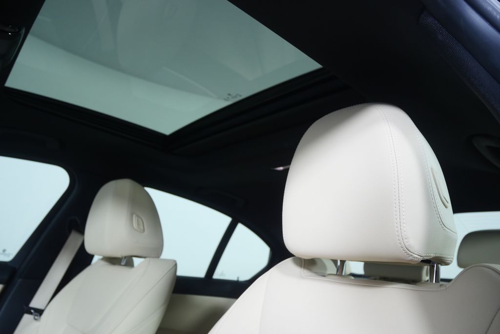 Thumbnail: 2019 BMW 3 Series - 11