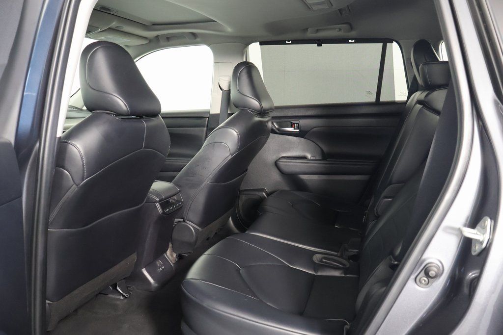 Thumbnail: 2023 Toyota Highlander - 10
