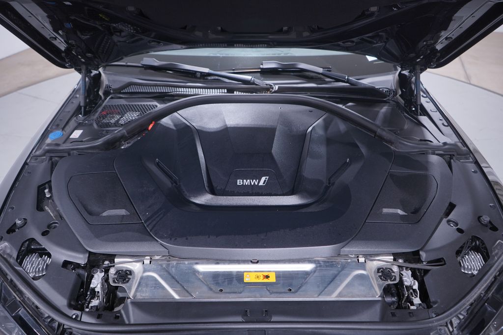 Thumbnail: 2022 BMW i4 - 24