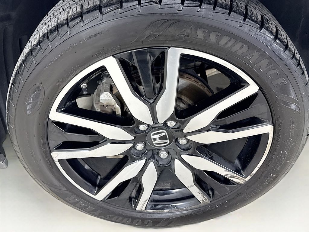 Used Car 2020 Honda Pilot  Touring For Sale Under $30,000 In Austin, Texas