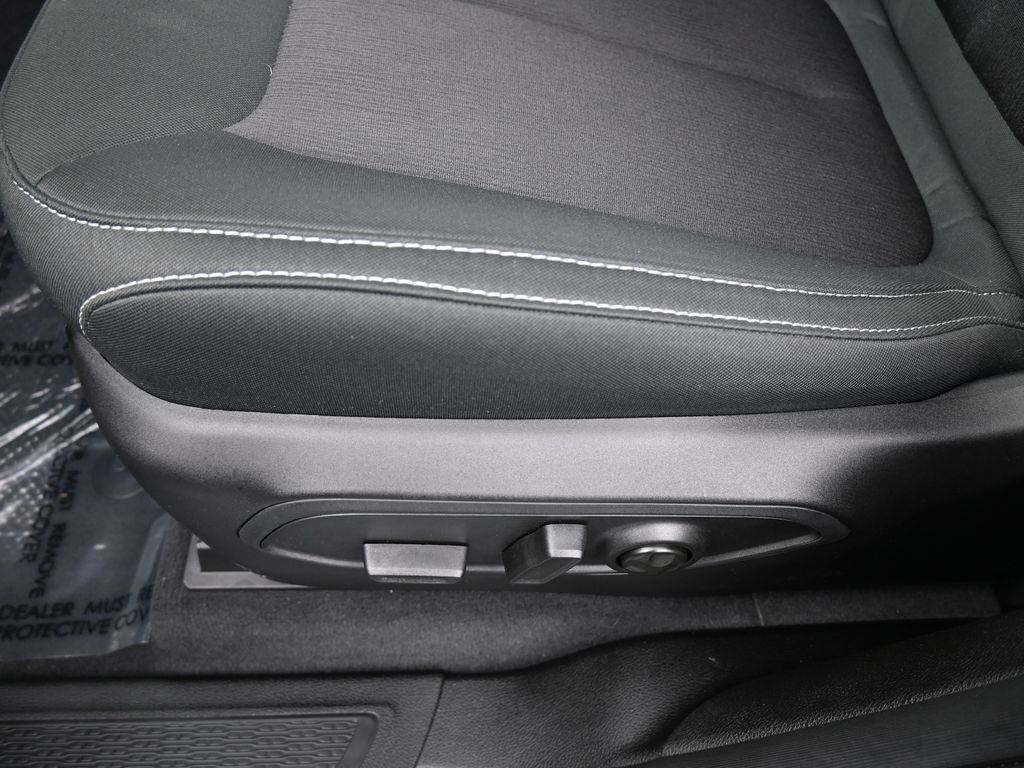 Used 2024 Silver Zynith Jeep Laredo image 15