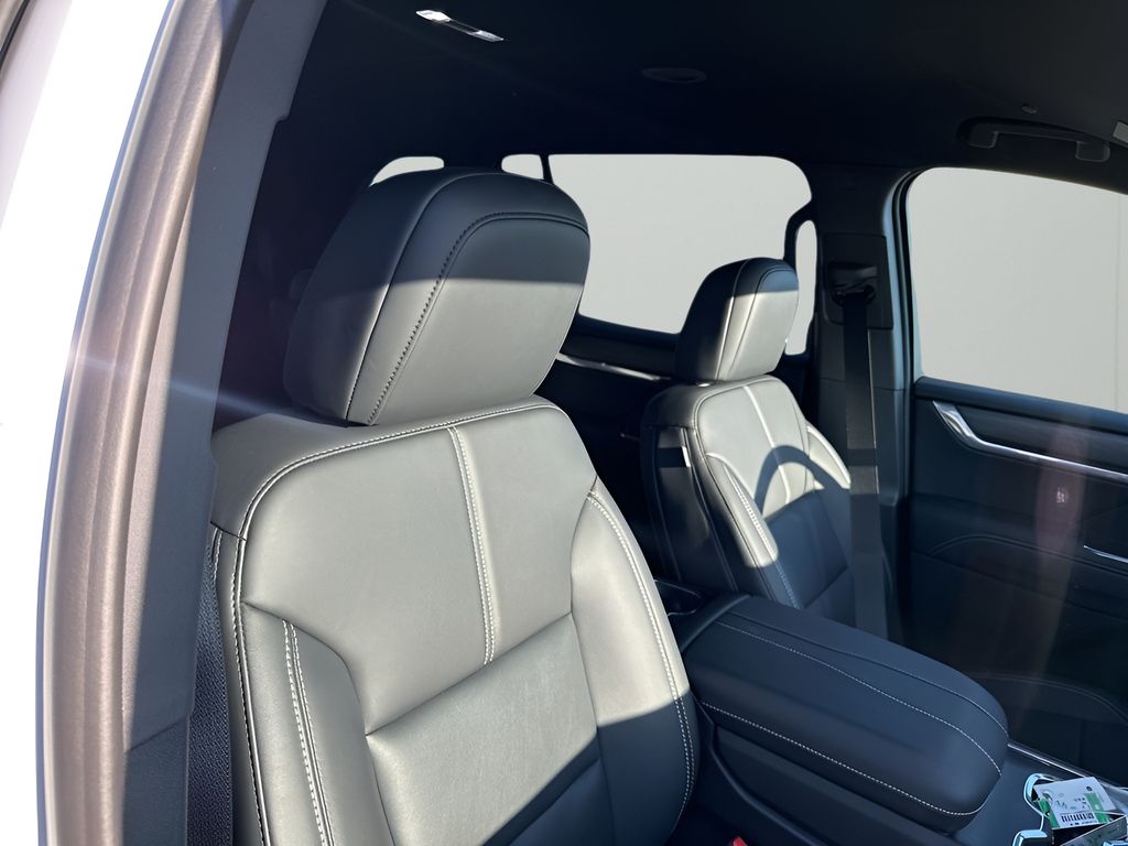 New 2026 White GMC Elevation image 13