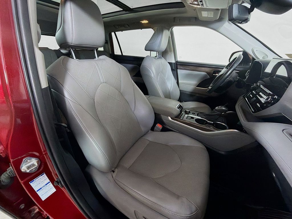 Used 2021 Toyota Highlander SUV