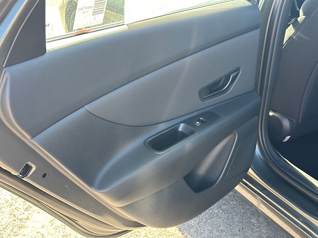 Used 2025 Gray Hyundai SEL Sport image 21