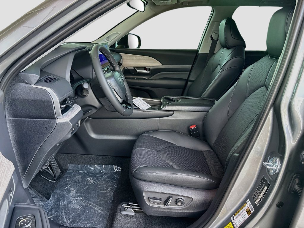 Thumbnail: 2026 Toyota Grand Highlander - 19