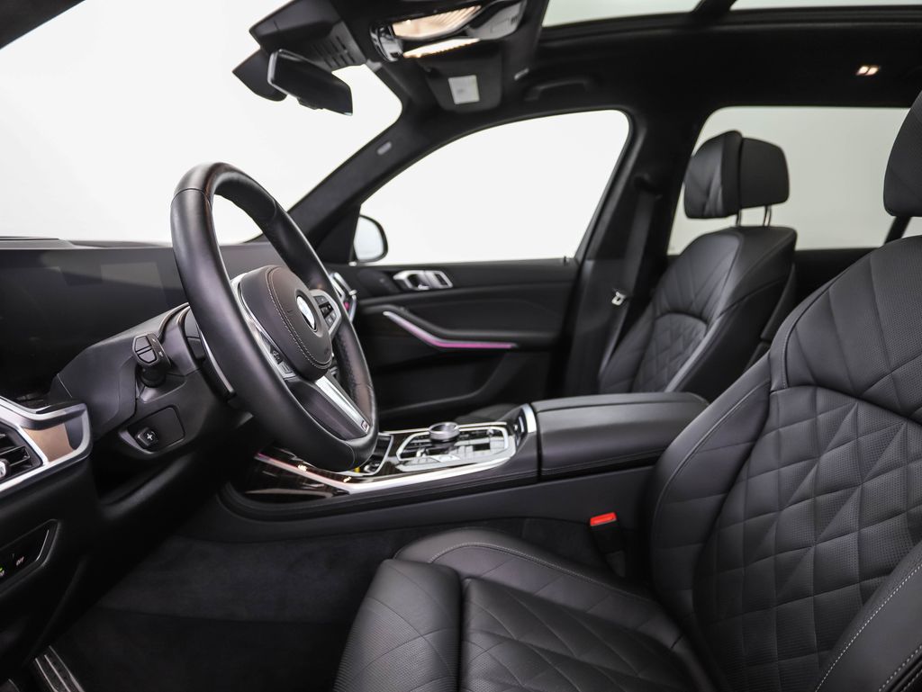 Thumbnail: 2025 BMW X7 - 11