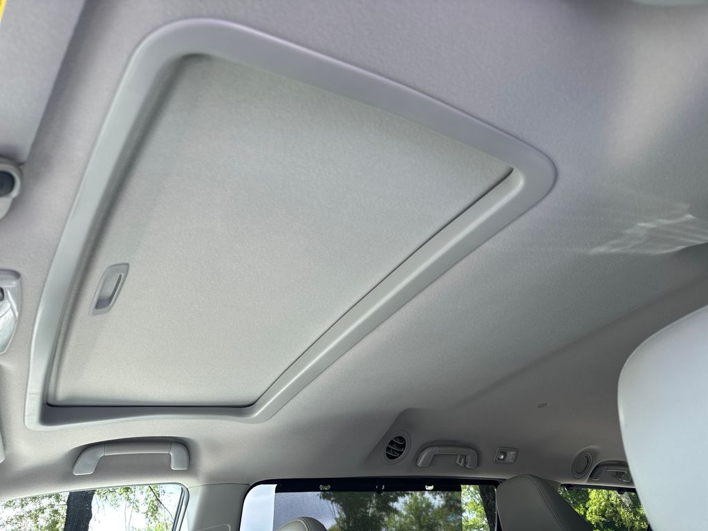 Used 2013 Silver Toyota XLE image 26