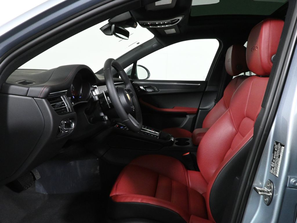 Thumbnail: 2026 Porsche Macan - 5