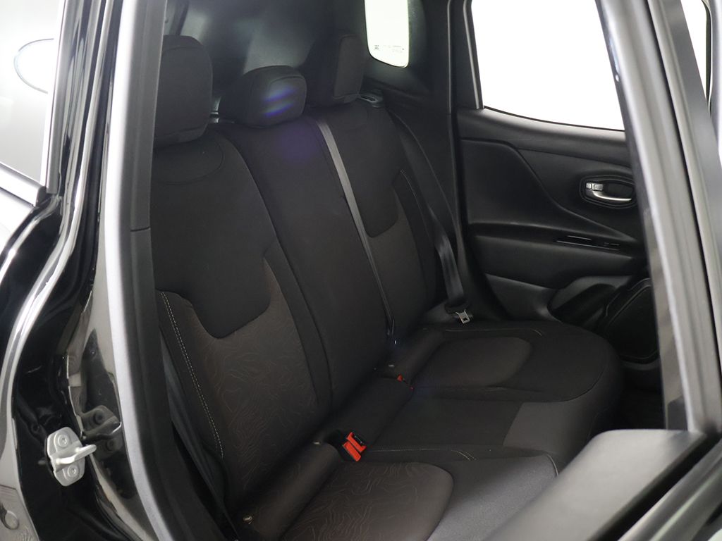 Used 2023 Black Jeep Latitude image 28