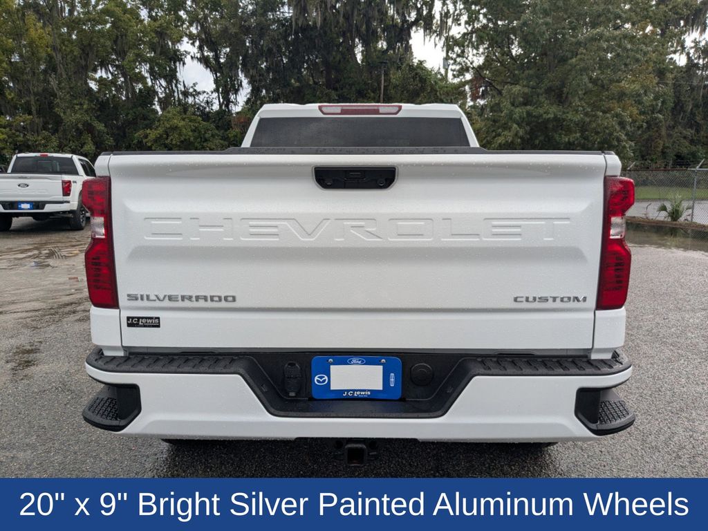 2025 Chevrolet Silverado 1500 2WD Double Cab Standard Bed Custom