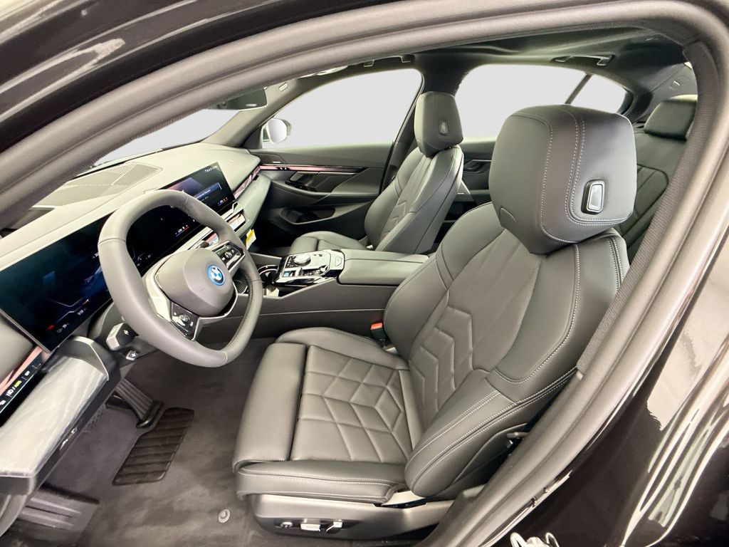 Thumbnail: 2026 BMW i5 - 18