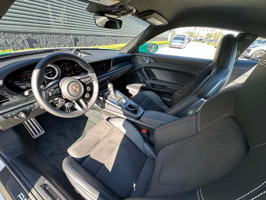 Thumbnail: 2025 Porsche 911 - 4