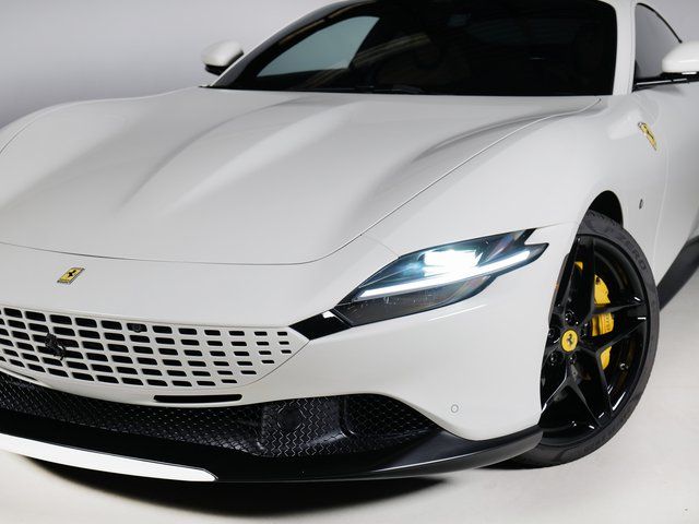 Used 2022 White Ferrari 3.9L V8 image 28