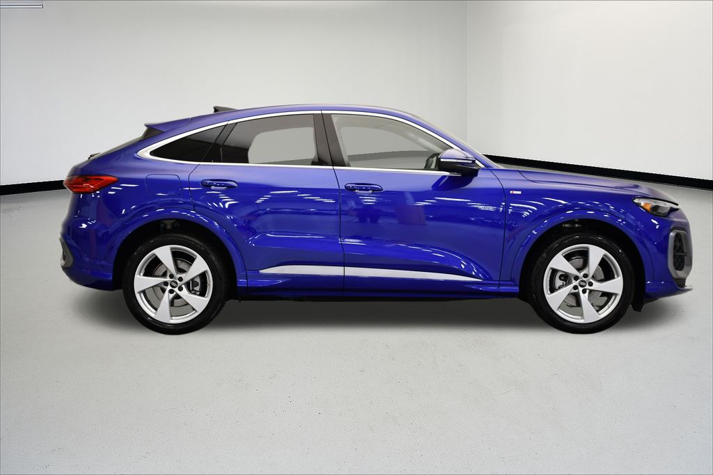 Thumbnail: 2025 Audi Q5 - 6